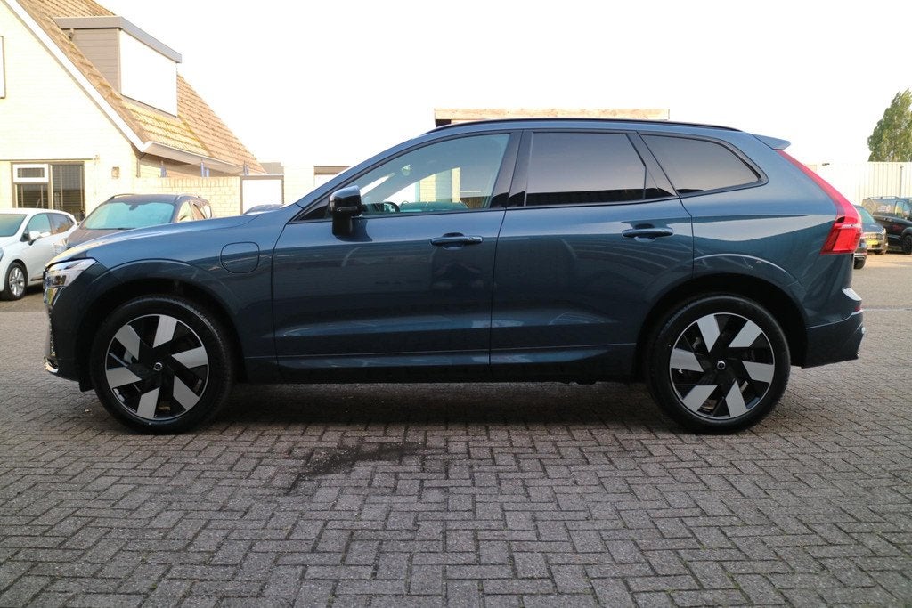 Volvo XC60 2.0 T6 Plug-in hybrid AWD Plus Dark | long Range!, Gebruikt, 4 cilinders, 1969 cc, Blauw