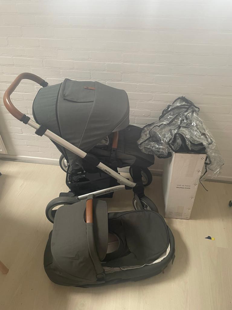 Mutsy Nio kinderwagen met reiswieg en zitje, Ophalen, Zo goed als nieuw, Combiwagen, Met reiswieg