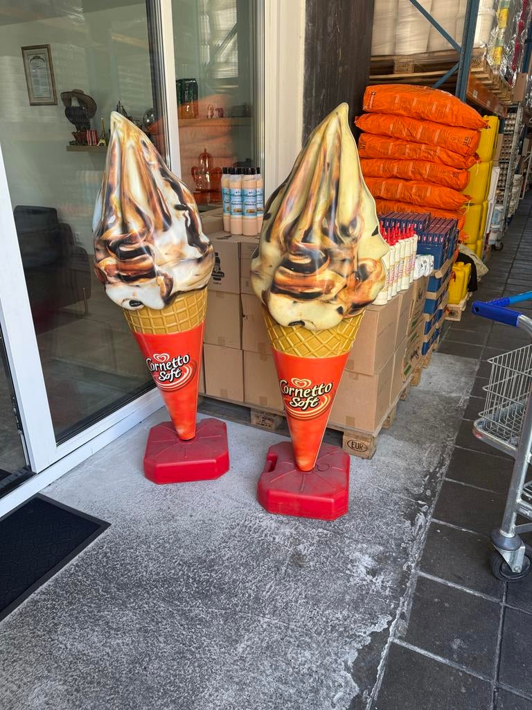 Cornetto Softijs Standbeeld 155cm, Ophalen of Verzenden, Gebruikt, Reclamebord