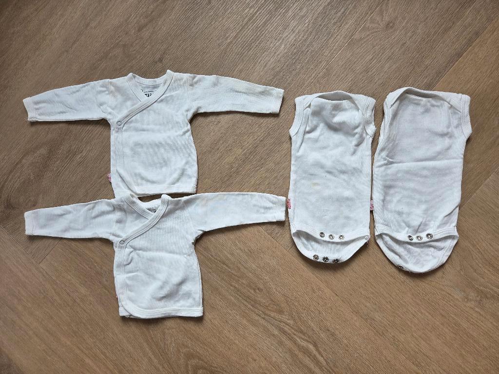 Rompers/shirtjes mt 44-48 wit, Kinderen en Baby's, Babykleding | Prematuur, Ophalen of Verzenden, Zo goed als nieuw, Jongetje of Meisje