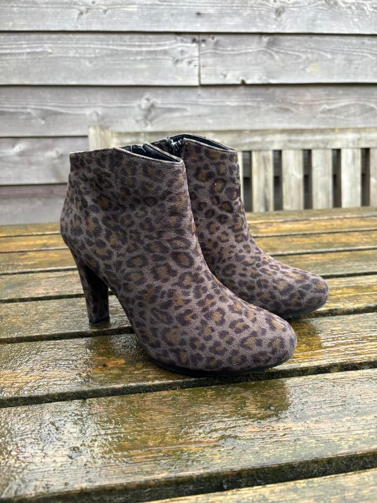 Dierenprint laarsjes maat 38, Bruin, Ophalen of Verzenden, Zo goed als nieuw, Schoenen met hoge hakken