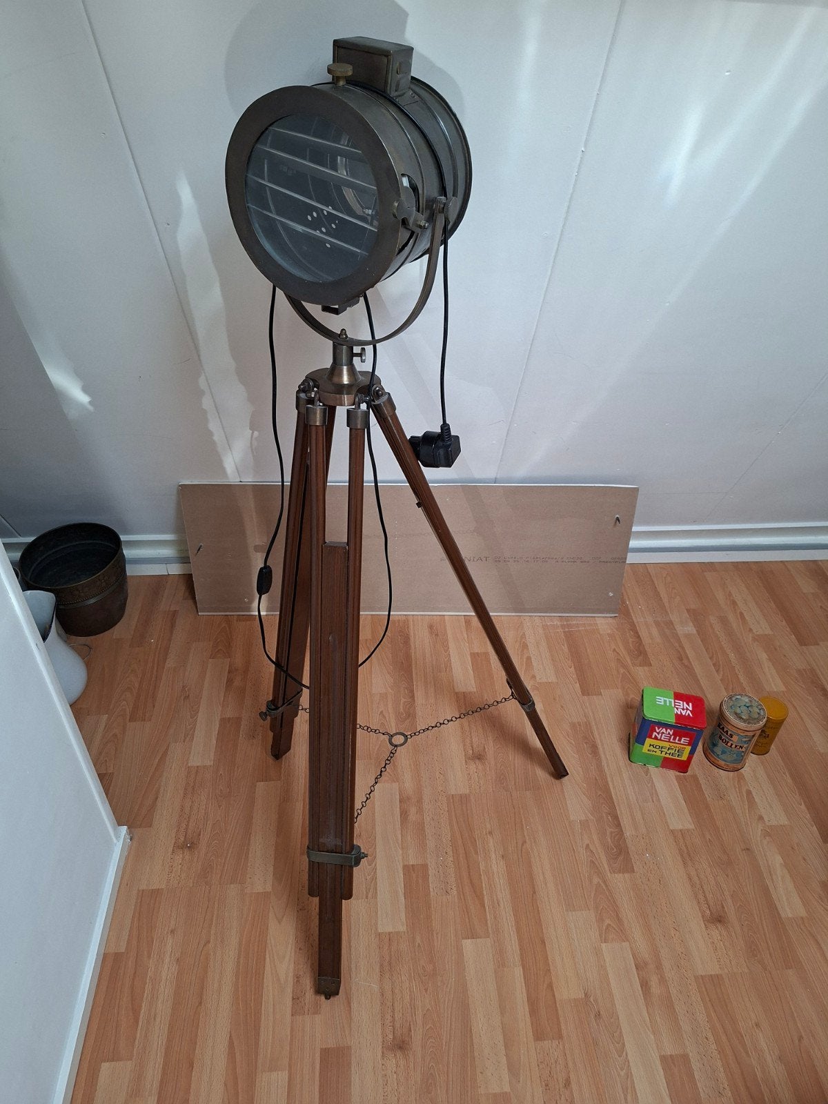 Vintage Spotlamp op Drie Poten - Industriële Stijl, Antiek en Kunst, Ophalen