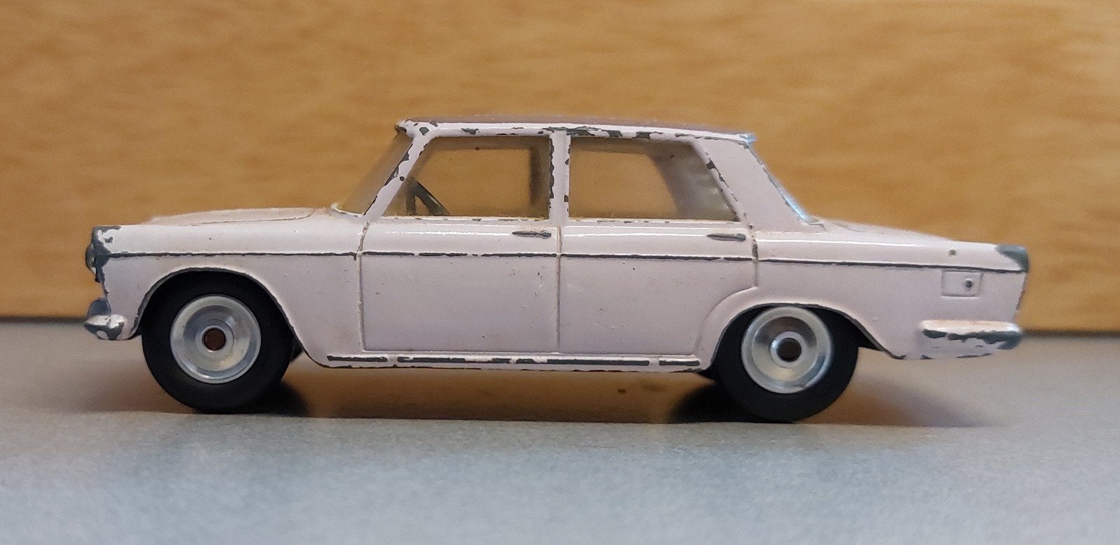 Vintage Corgi Toys Fiat 2100 - Roze Diecast Modelauto, Ophalen of Verzenden, Gebruikt