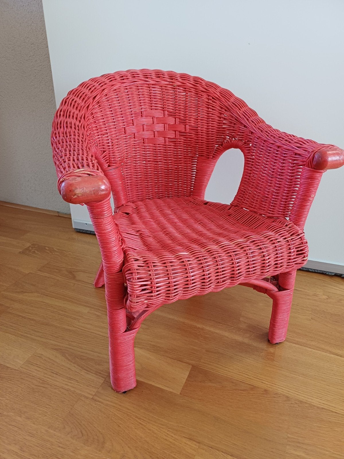 Stevig rieten/rotan kinderstoeltje, Kinderen en Baby's, Kinderstoelen, Ophalen, Zo goed als nieuw