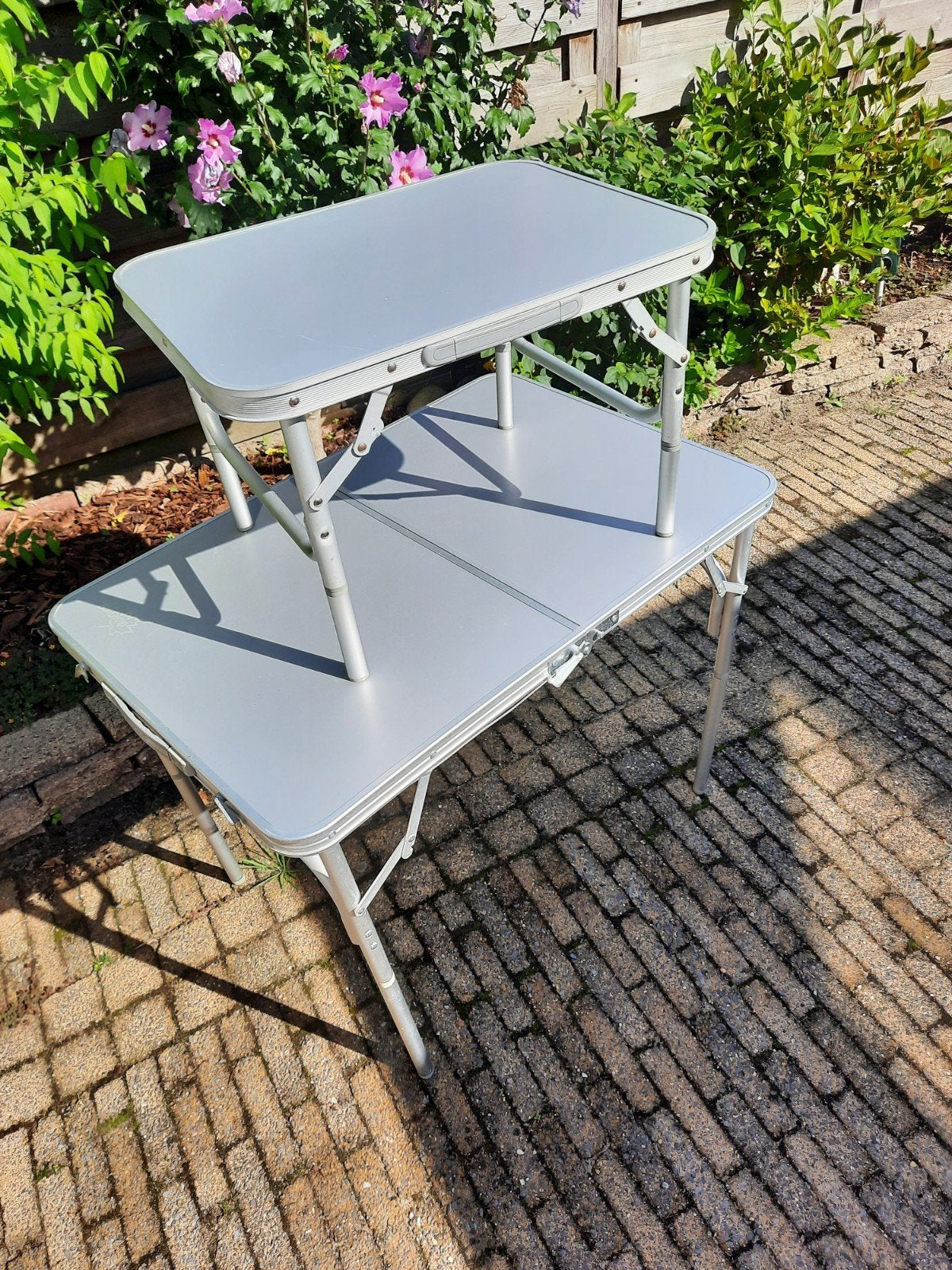 Twee campeertafels alluminium, Ophalen, Zo goed als nieuw, Campingtafel