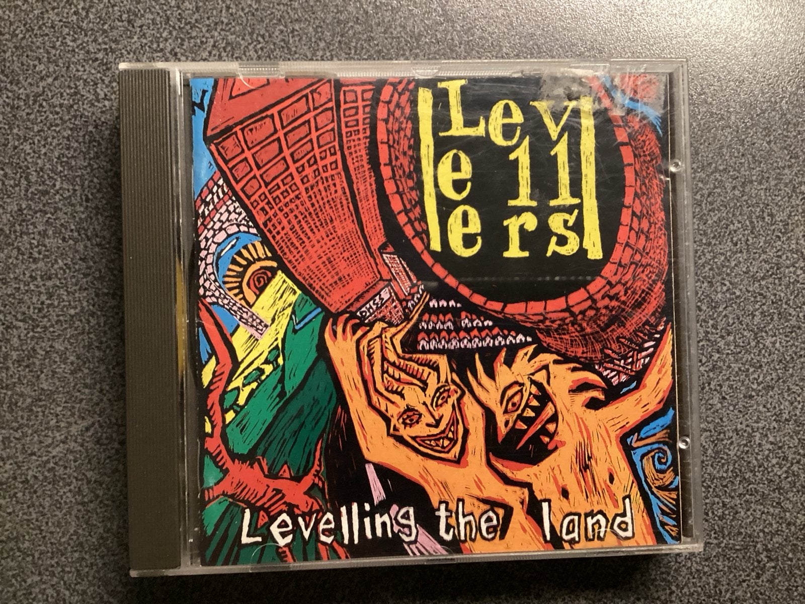 The Levellers - Levelling the Land CD, Cd's en Dvd's, Ophalen of Verzenden, Zo goed als nieuw, Inclusief boekje, Folk Rock