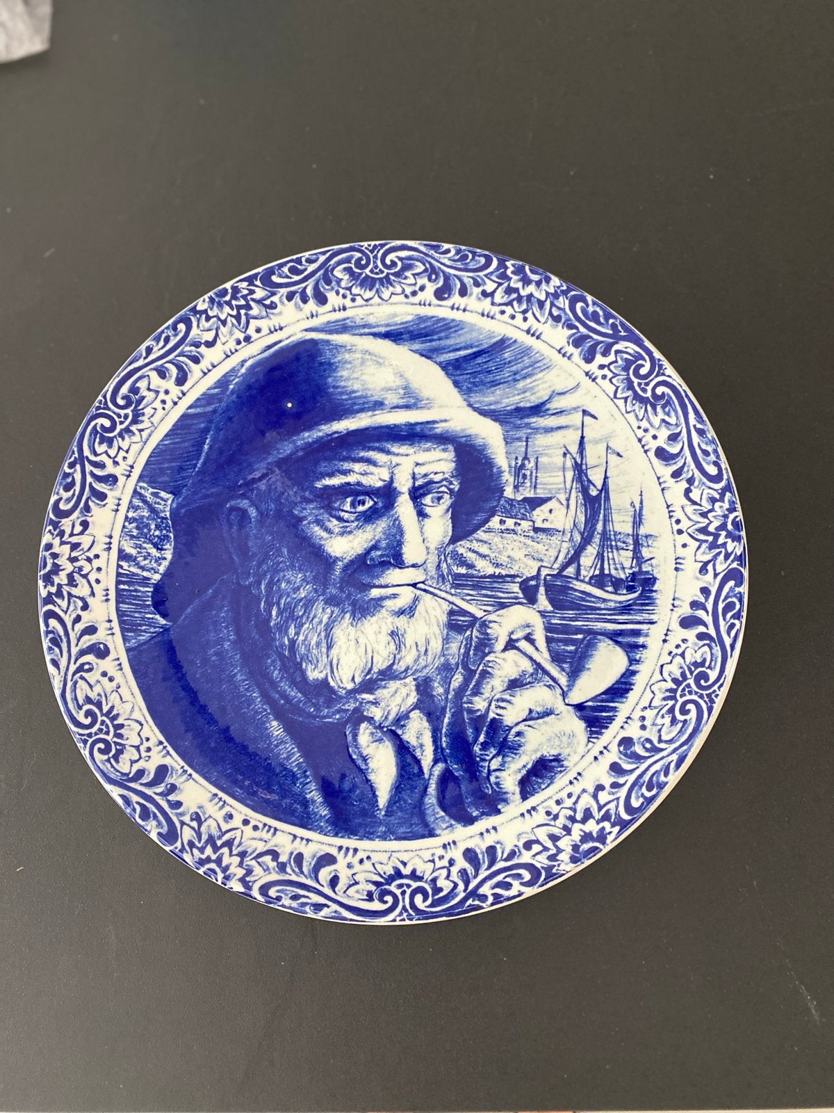 Delfts Blauw sierbord met visser en pijp, Ophalen of Verzenden