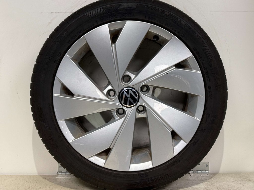 18 inch Origineel Volkswagen Golf/Touran 225/40/18 Nexen, 18 inch, Banden en Velgen, Ophalen of Verzenden, Handelsnaam fabrikant
