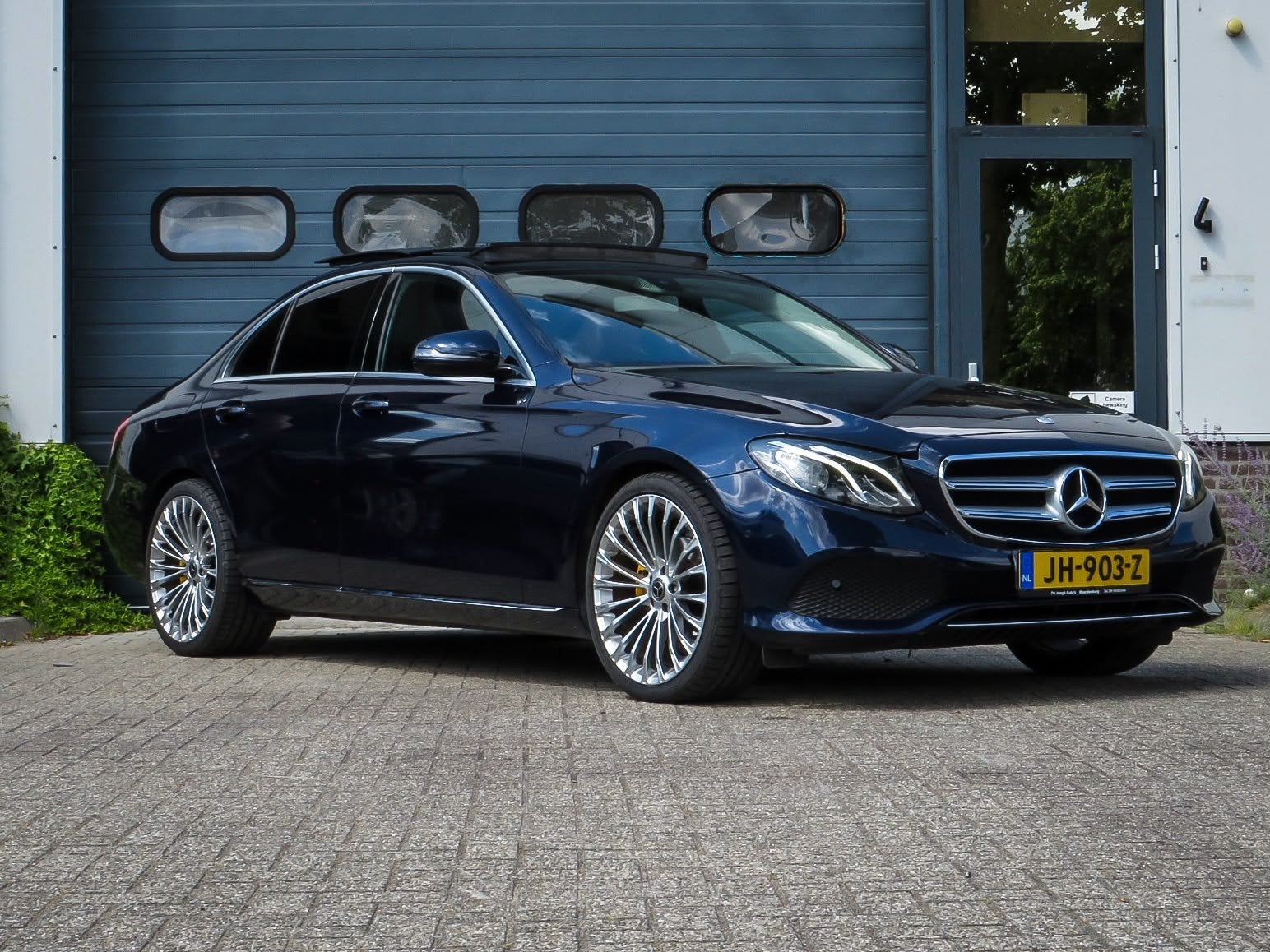 Mercedes-Benz E-Klasse 2.0 E200 Sedan AUT 2016 Blauw, Auto's, 1525 kg, 4 cilinders, Blauw, Origineel Nederlands