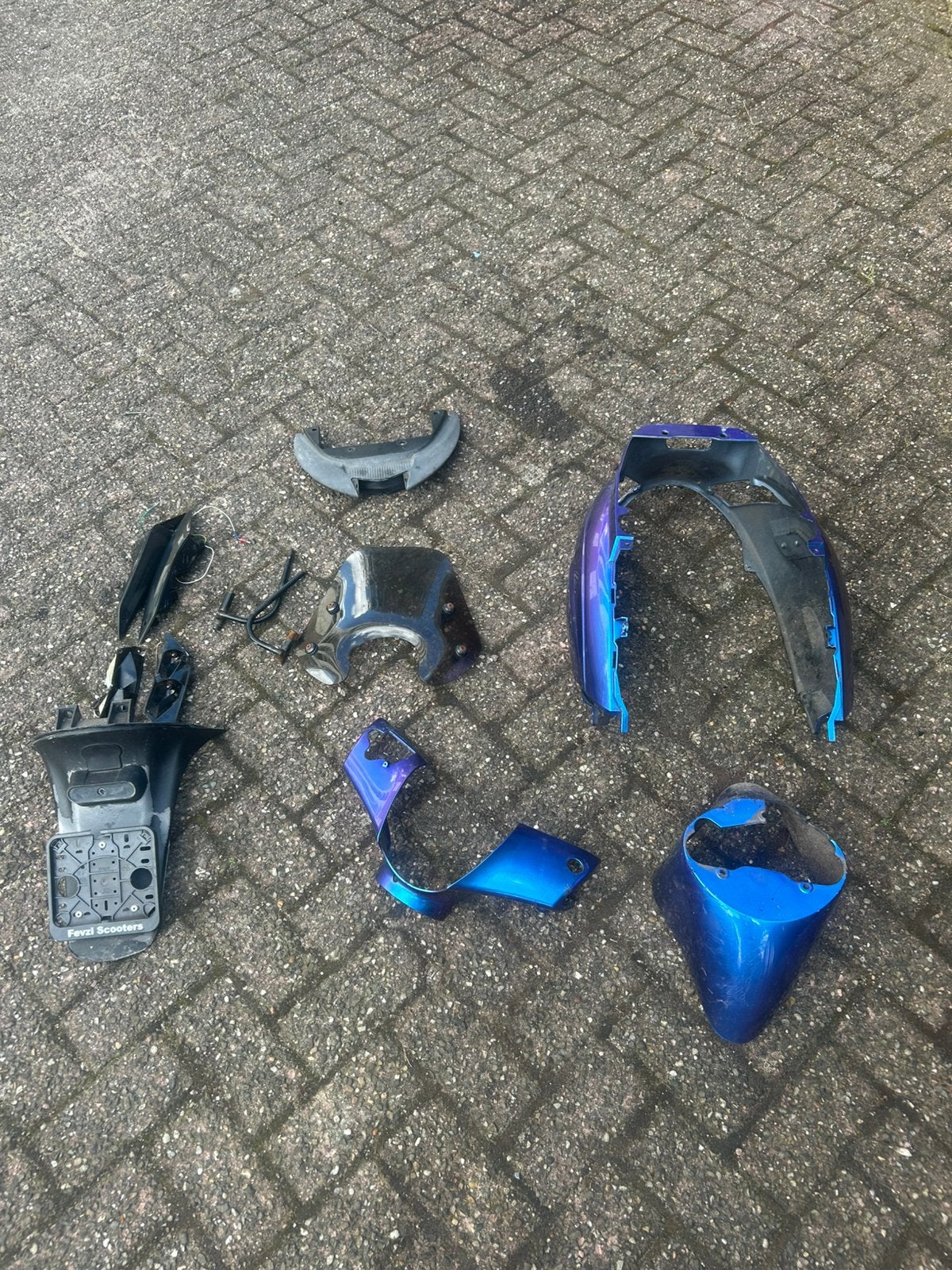 Zip kappen en ledjes, Ophalen