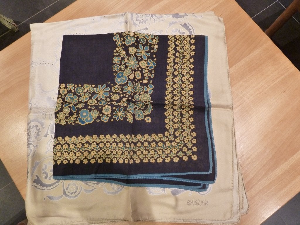 VINTAGE SJAALS DAMES PARIJTJE NIEUWSTAAT, Ophalen of Verzenden, Zo goed als nieuw, Maat 46/48 (XL) of groter, Sjaal