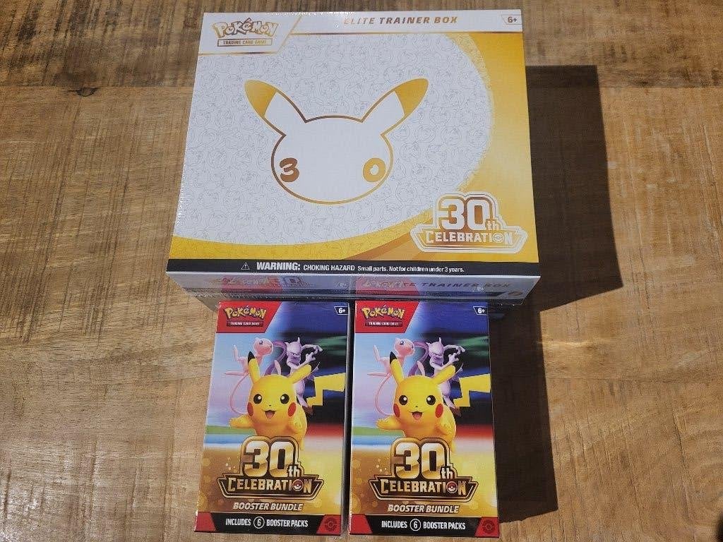Pokemon Celebrations Elite Trianer Box met 2x booster bundle, Ophalen of Verzenden, Nieuw, Boosterbox, Foil