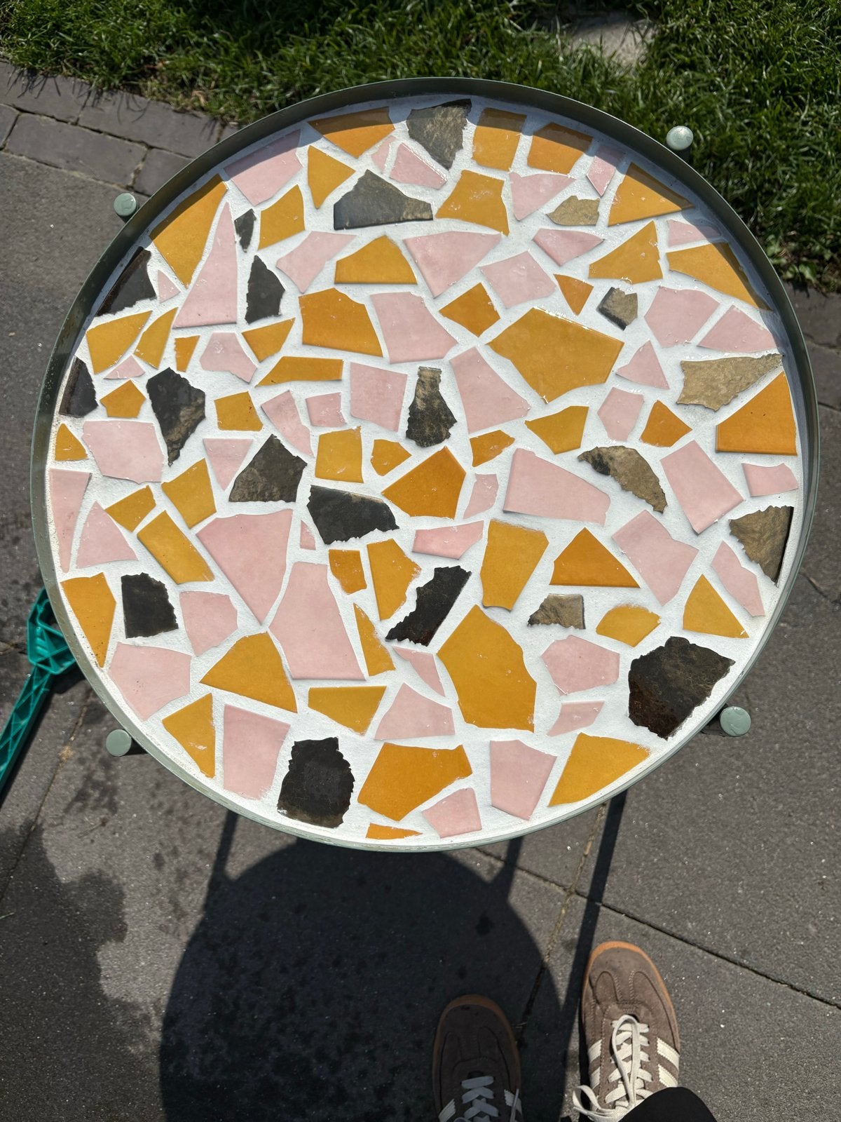 Handgemaakte mozaïek salontafel, bijzettafel of tuintafel, Minder dan 55 cm, Metaal of Aluminium, Rond, Zo goed als nieuw