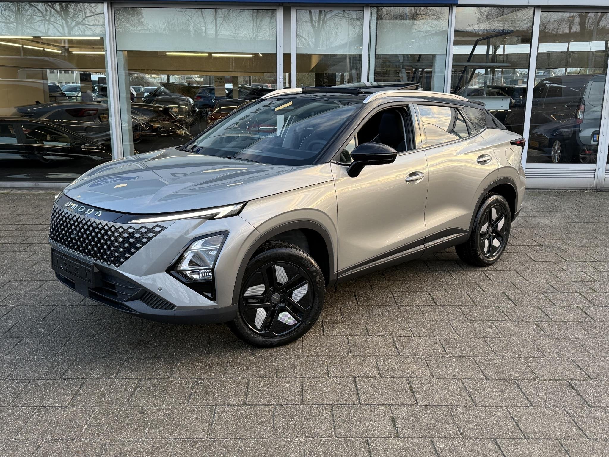 Omoda O5 Exclusive FULL OPTION - PANO DAK - STOELVERWARMING, Auto's, Automaat, Stof, Zwart, Bedrijf