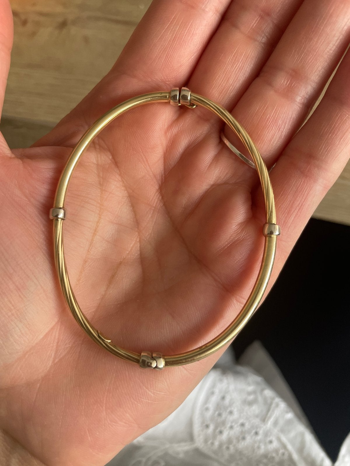 Armband met Witte Details, Ophalen of Verzenden, Gebruikt, Goud
