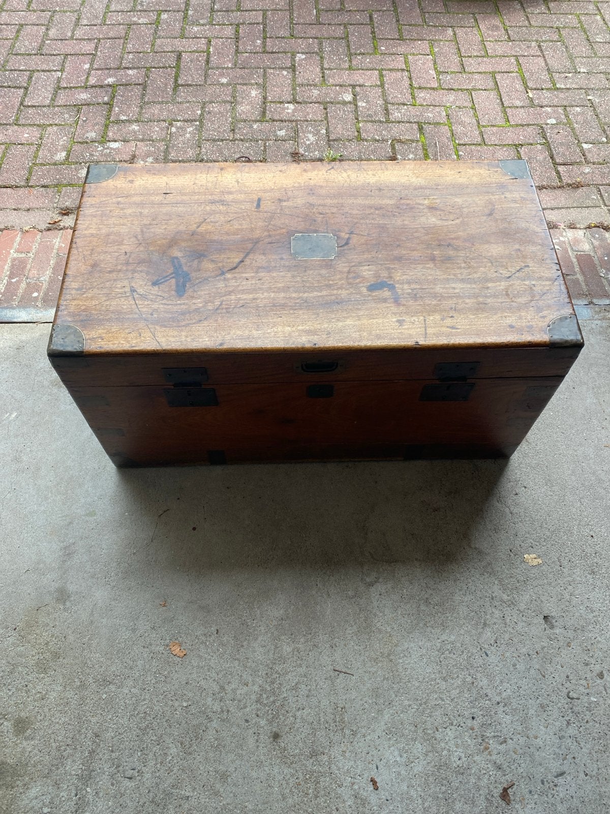 Antieke houten kist met messing beslag, Ophalen