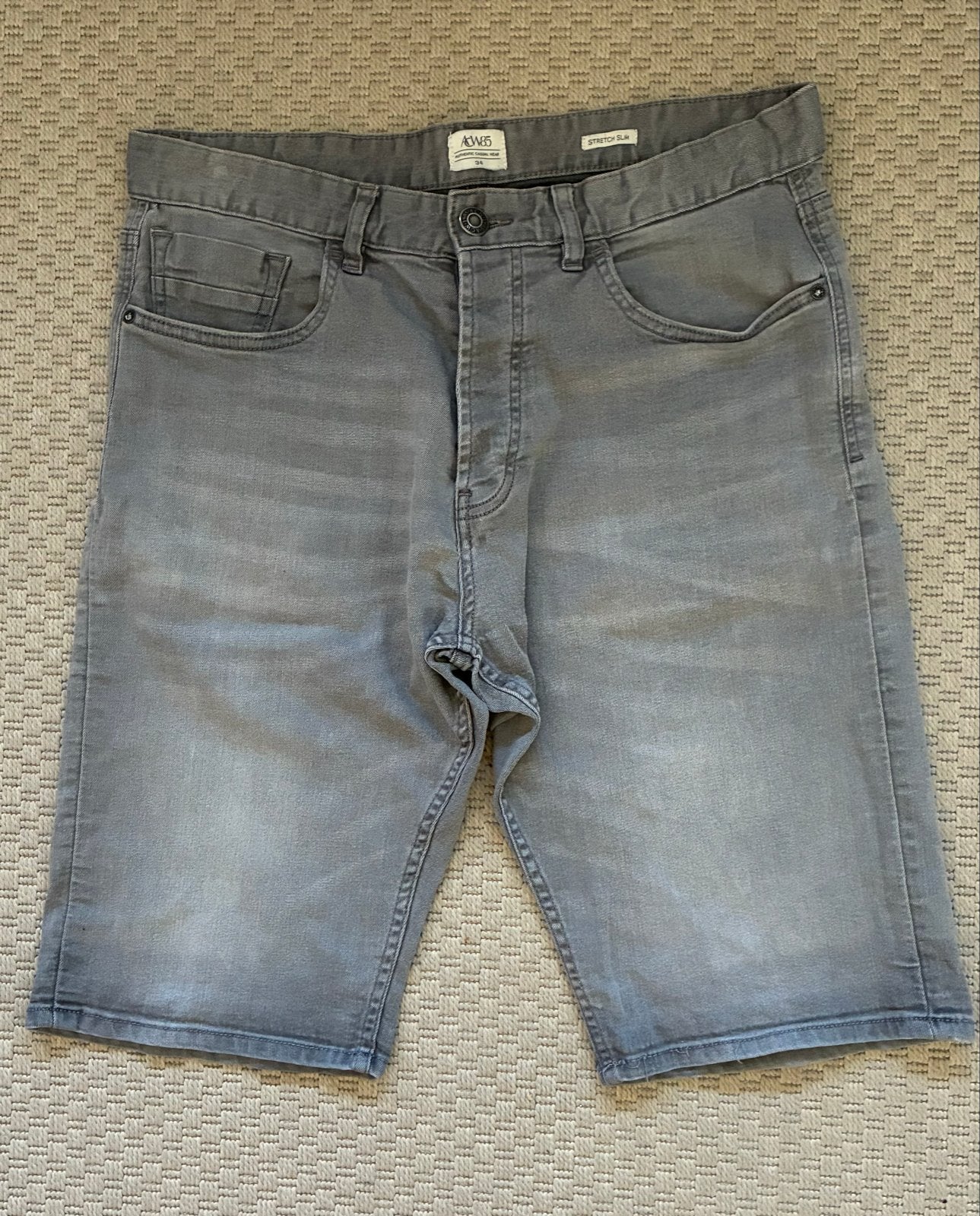Grijze ACW-85 stretch short maat 34 met knoopsluiting, Ophalen of Verzenden, Zo goed als nieuw, Grijs, W33 - W34 (confectie 48/50)