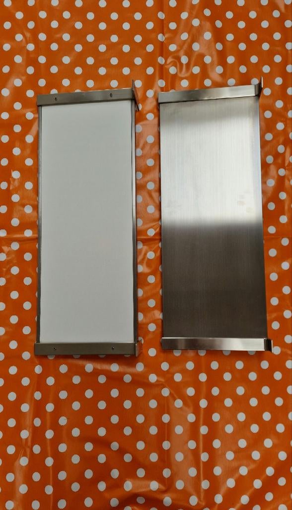 2 Ikea Bergshult/Granhult wandplanken wit met RVS, Huis en Inrichting, Woonaccessoires | Wandplanken en Boekenplanken, Ophalen