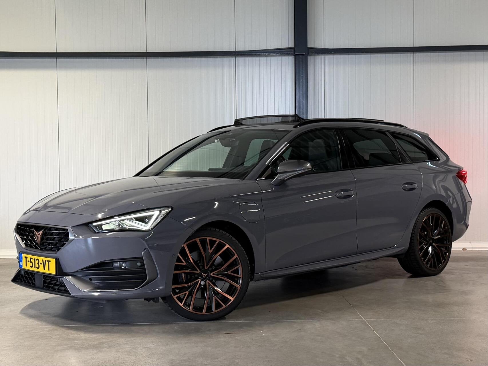 CUPRA Leon Sportstourer 1.4 e-Hybrid VZ Copper Edition Pano, Auto's, Gebruikt, Euro 6, 4 cilinders, Leon