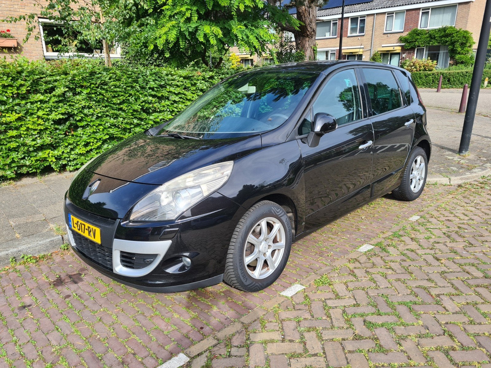 Renault Scénic 2.0 16V 103KW CVT 5P 2010 Zwart, Auto's, Stof, Zwart, 4 cilinders, Parkeersensor