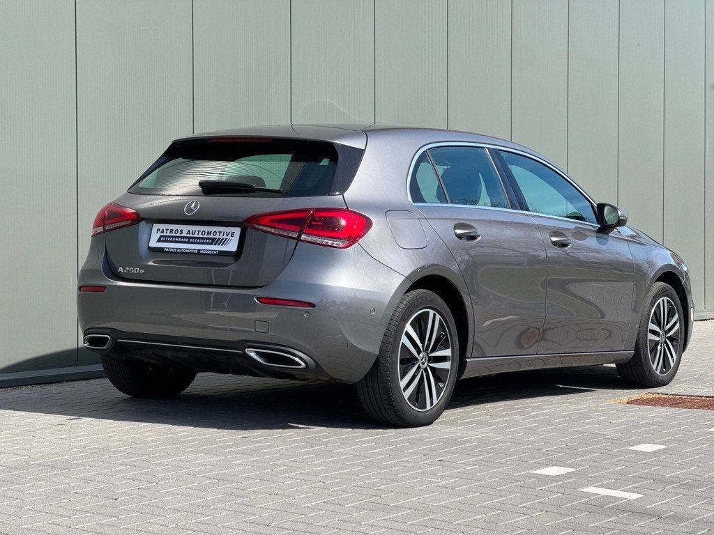 Mercedes-Benz A-klasse 250 e // Plug-in Hybrid // Business L, Auto's, Mercedes-Benz, Gebruikt, 4 cilinders, Alcantara, Origineel Nederlands