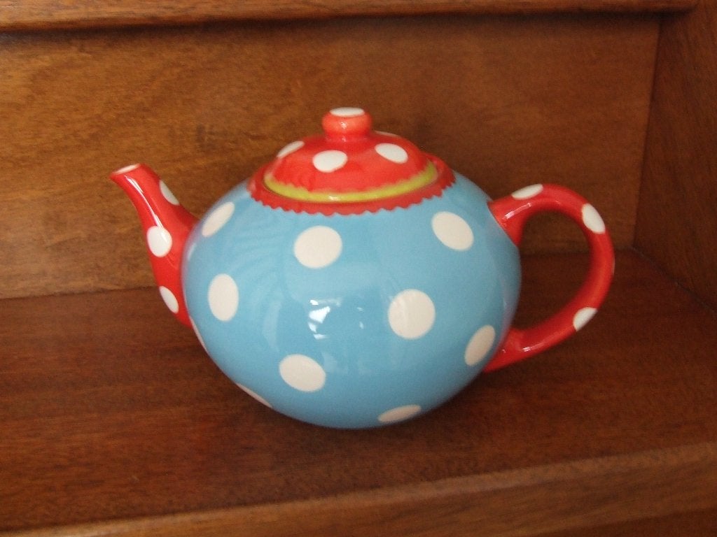Spiegelburg theepot groot blauw/rood met witte stippen nieuw, Theepot/fluitketel, Nieuw, Ophalen of Verzenden, Steen/keramiek