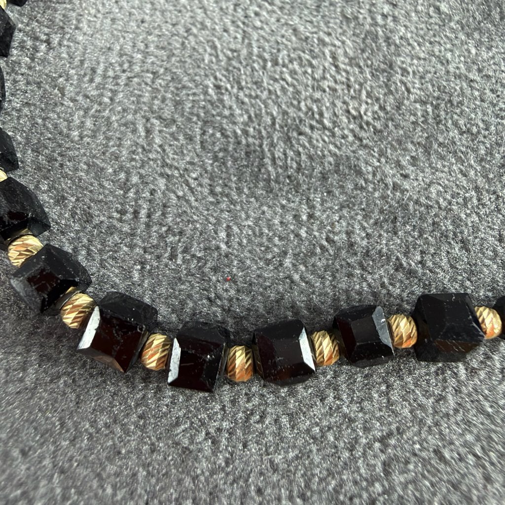 Gouden Armband | 14k | zwarte touwarmband | 416209, Sieraden, Tassen en Uiterlijk, Gebruikt, Ophalen of Verzenden, Met bedels of kralen