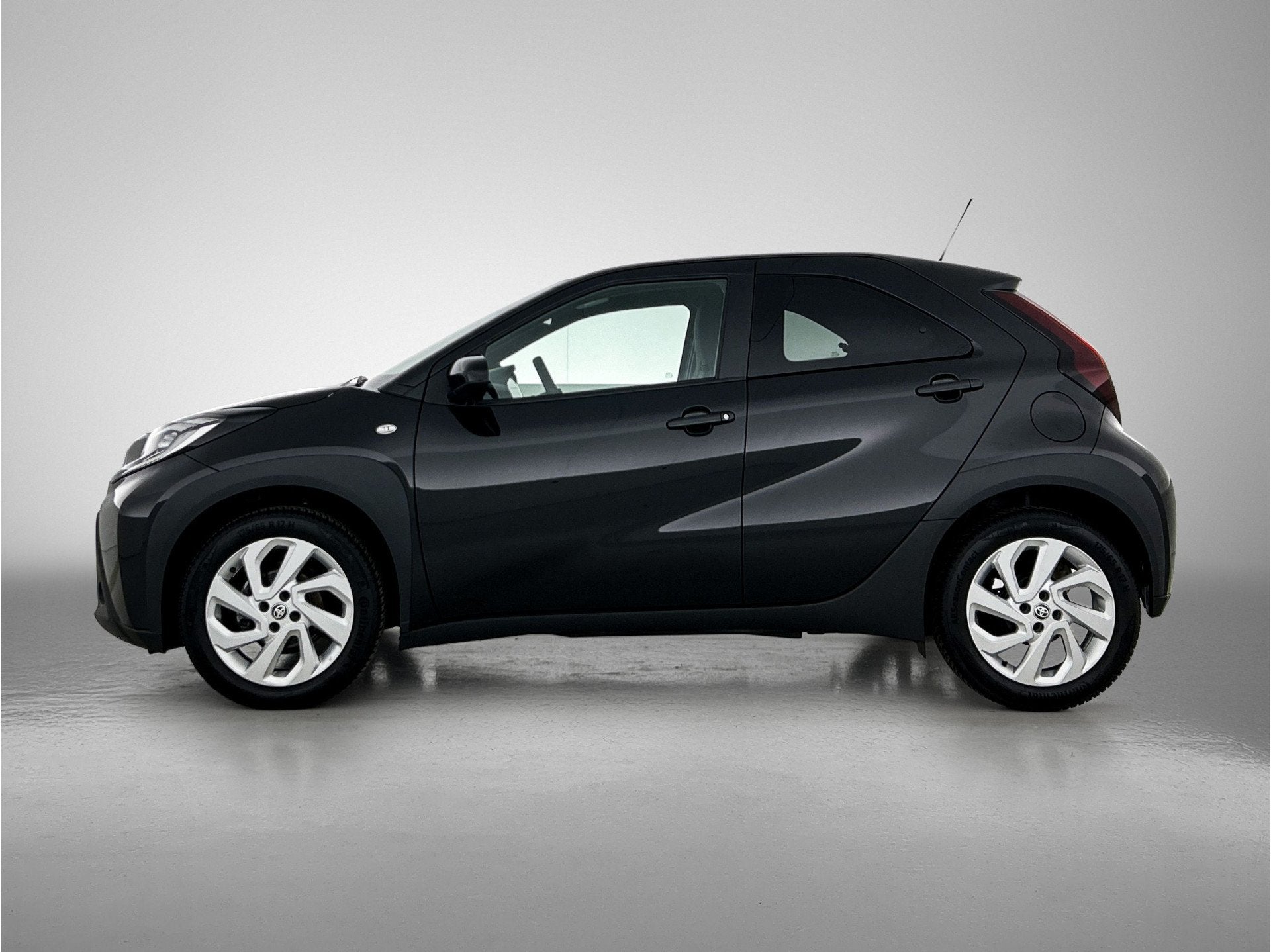 Toyota Aygo X 1.0 VVT-i MT First (bj 2025), Auto's, 12 maanden, Stof, Gebruikt, 920 kg