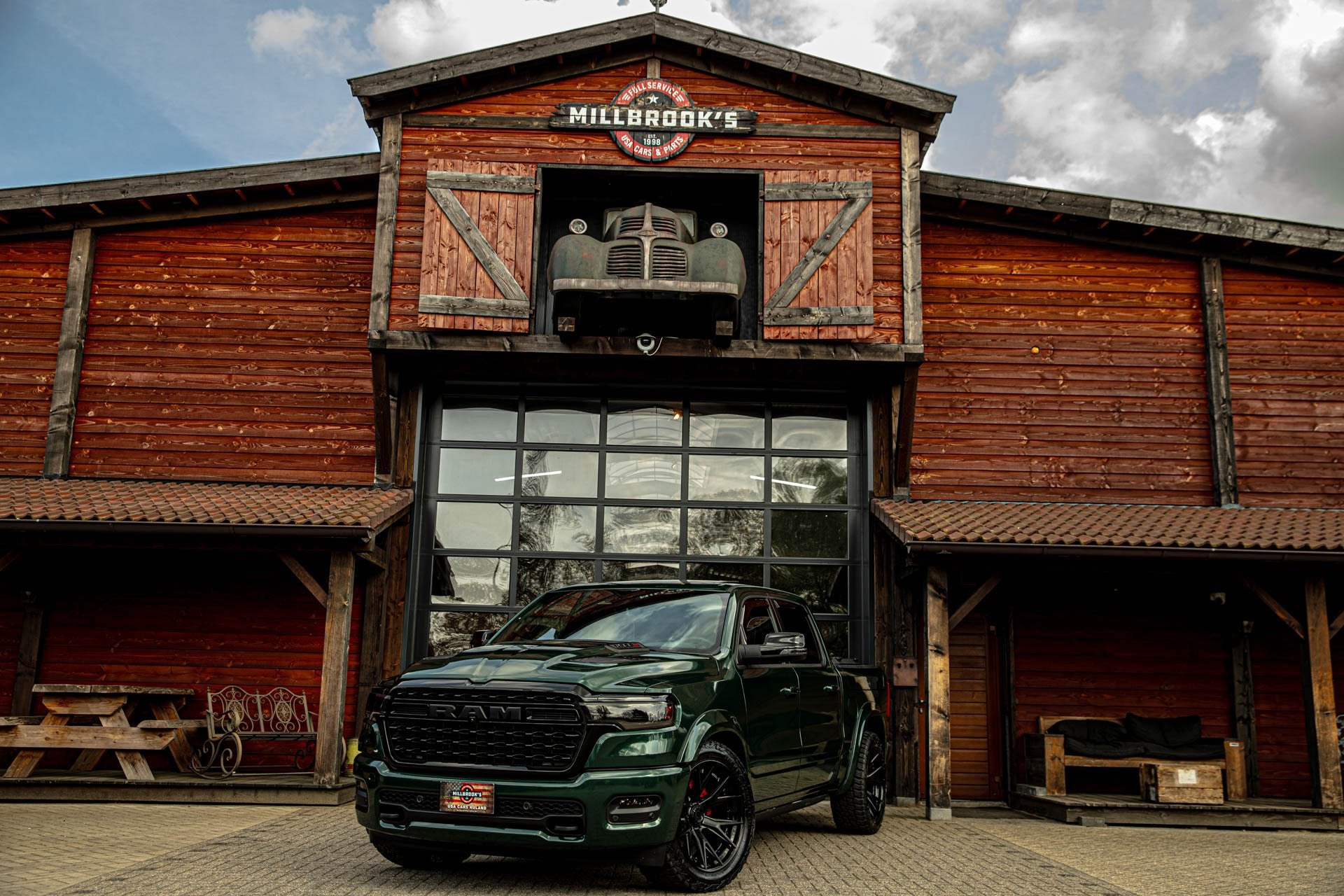Dodge Ram 1500 Limited H/O Hurricane 540 PK Serrano Green Me, Automaat, 4 stoelen, Zwart, Leder