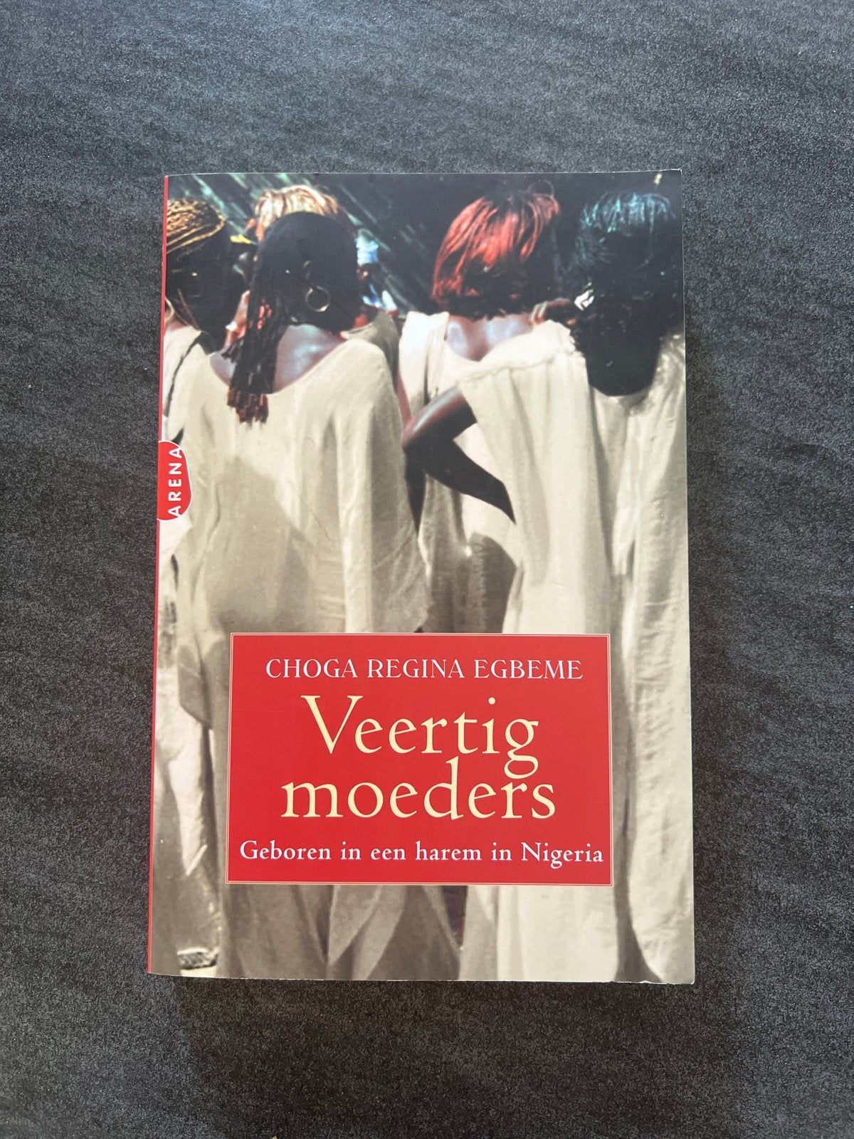 Veertig moeders - Geboren in een harem in Nigeria, Ophalen of Verzenden, Zo goed als nieuw, Overige