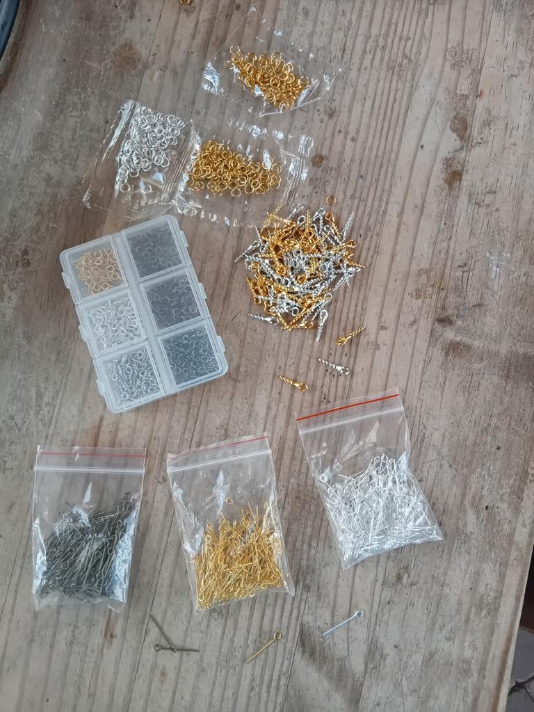 Zakjes met pinhaakjes en ooghaakjes voor klei sieraden, Ophalen of Verzenden, Nieuw, Overige typen