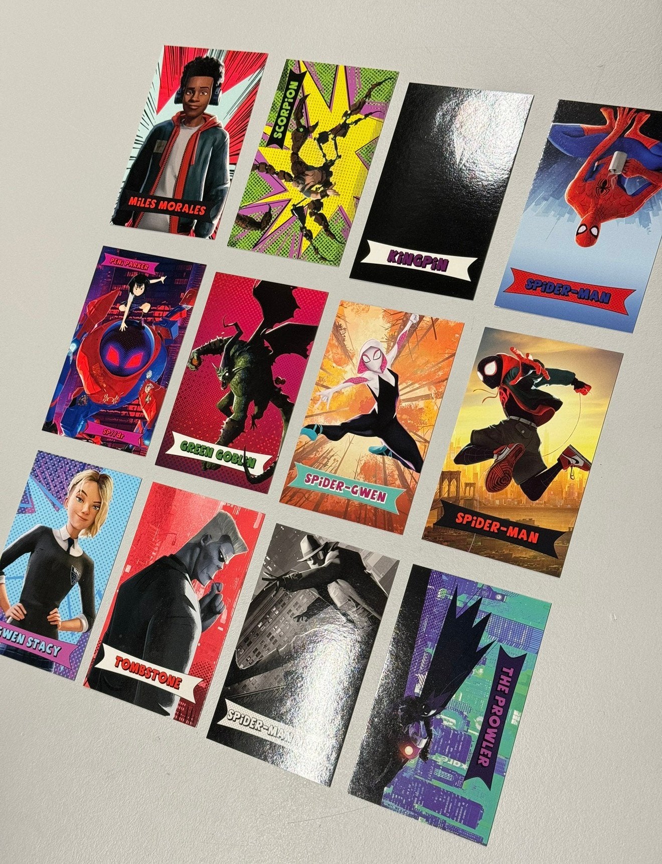 SPIDER-MAN INTO THE SPIDER-VERSE 12x verzamel kaart kaarten, Ophalen of Verzenden, Nieuw, Meerdere kaarten