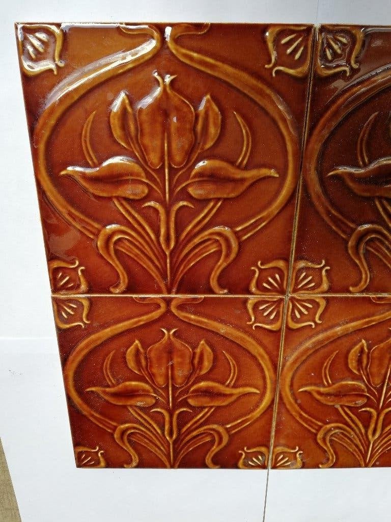 250 art nouveau wandtegels roodbruin bloem Morialmé, Antiek en Kunst, Antiek | Wandborden en Tegels, Ophalen