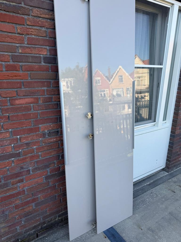 GRATIS OPHALEN IKEA  kastdeuren met handgrepen 2 stuks, Huis en Inrichting, Kasten | Kledingkasten, Kunststof, 200 cm of meer