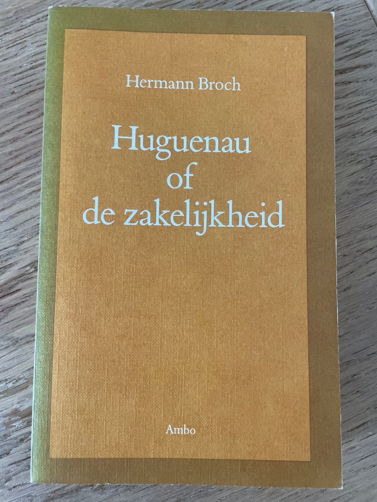Hermann Broch - Huguenau of de zakelijkheid (Ambo), Ophalen of Verzenden, Gelezen, Europa overig