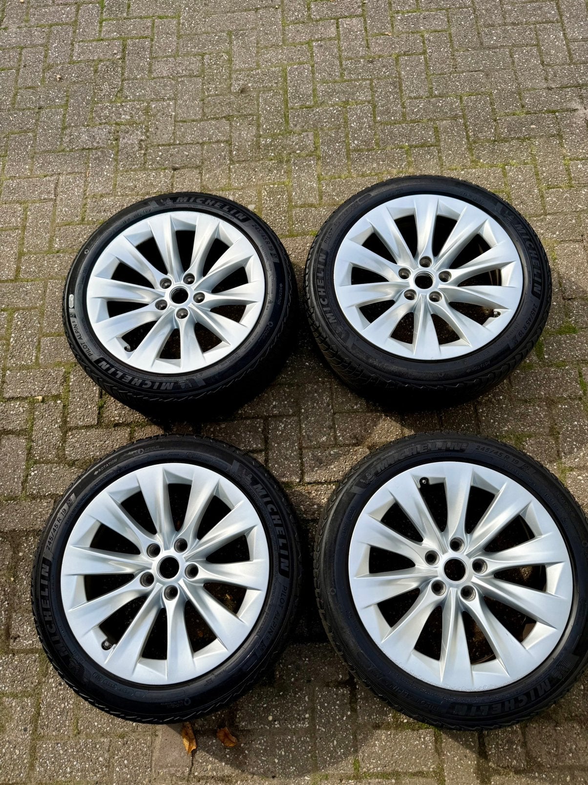 Tesla model S winterbanden met velgen origineel Tesla, Auto-onderdelen, 19 inch, Banden en Velgen, Personenwagen, Gebruikt