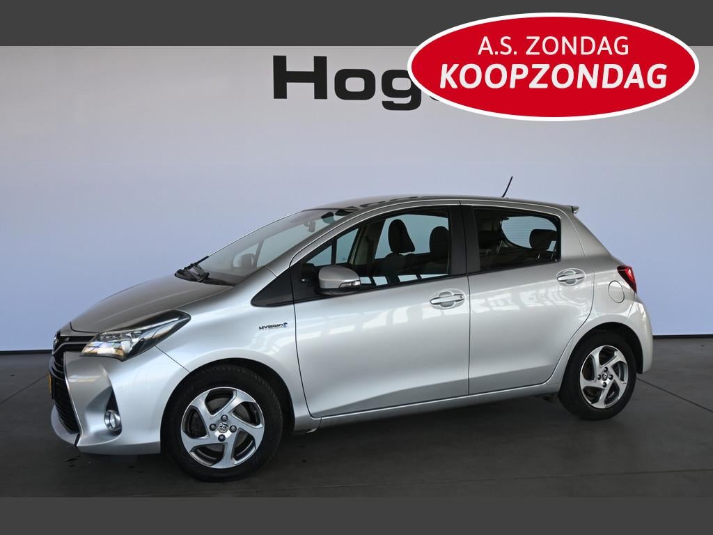 Toyota Yaris 1.5 Hybrid Clima Cruise control Navigatie Camer, Gebruikt, 4 cilinders, Met garantie (alle), 49 €/maand