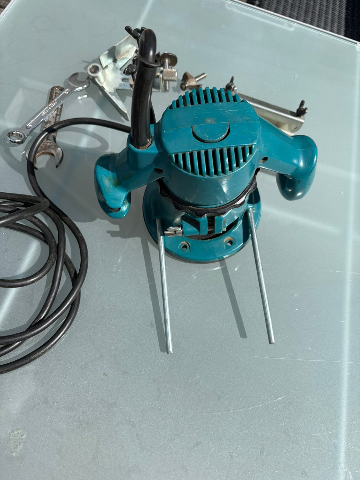 Makita bovenfrees, Doe-het-zelf en Verbouw, Gereedschap | Freesmachines, Ophalen of Verzenden, Gebruikt, Elektrisch, Bovenfrees