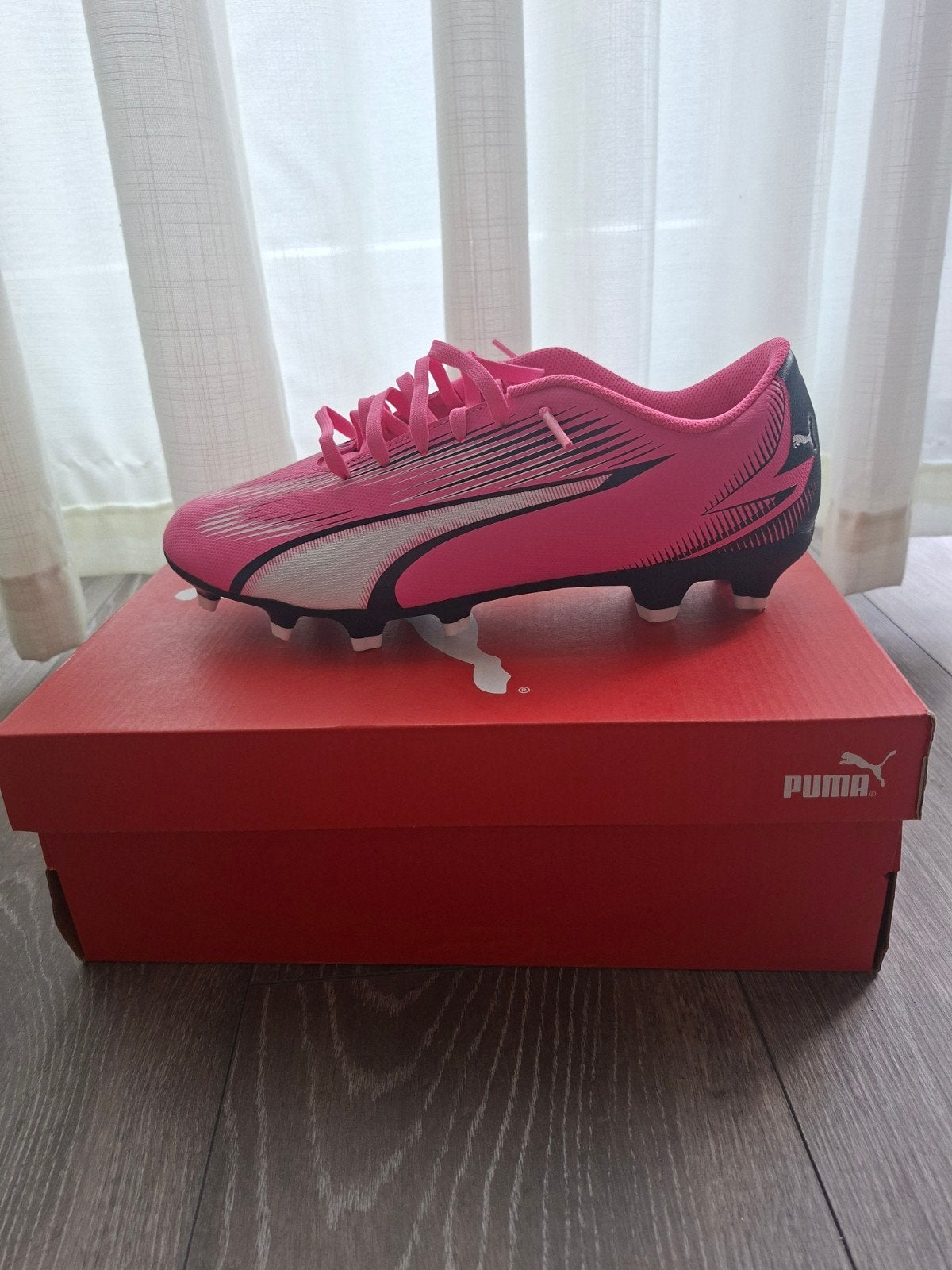 Nieuwe Puma voetbalschoenen - Roze - maat 42, Maat XS of kleiner, Ophalen of Verzenden, Nieuw, Schoenen