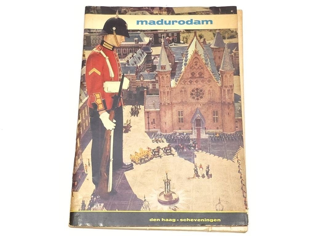 Madurodam 10 Jaar 1962 — Vintage Gids Met Uitvouwplattegrond, Boeken, Ophalen of Verzenden, Gelezen
