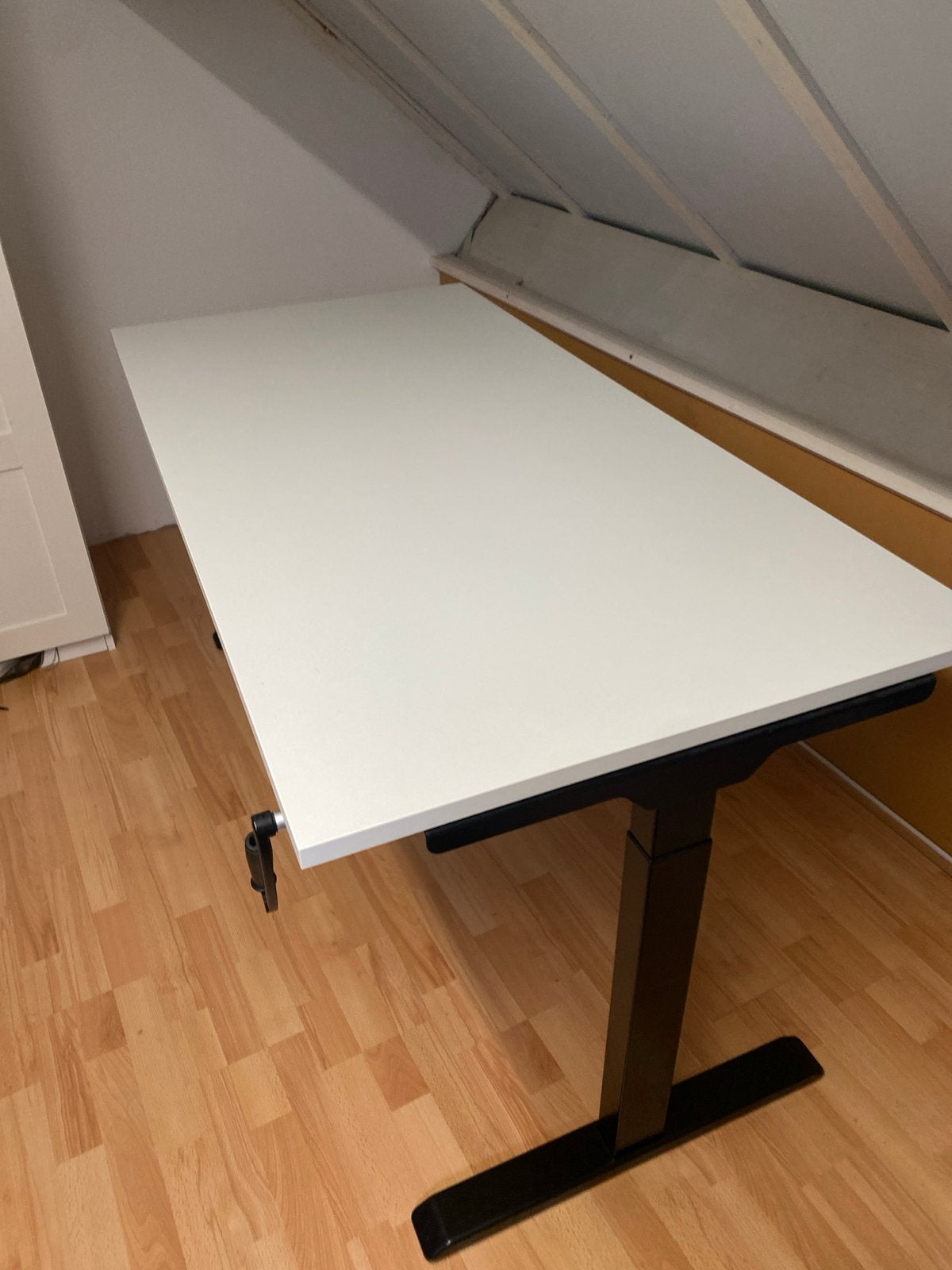 In hoogte verstelbaar bureau - Wit blad, Zwart onderstel, Huis en Inrichting, Bureaus, Ophalen, Zit-sta bureau, 160 cm, Spaanplaat of MDF