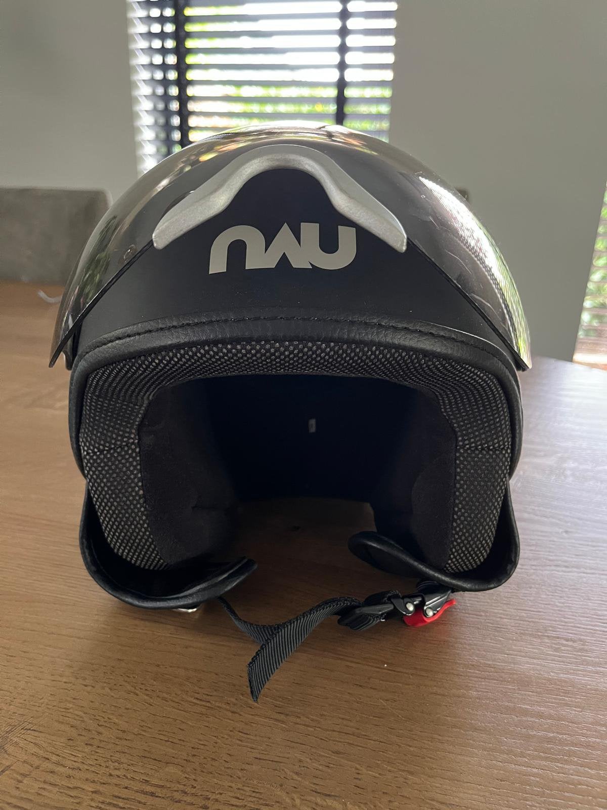 2x bijna nieuwe NAU Fashion helm. Maat S €50 per stuk, Ophalen, Zo goed als nieuw