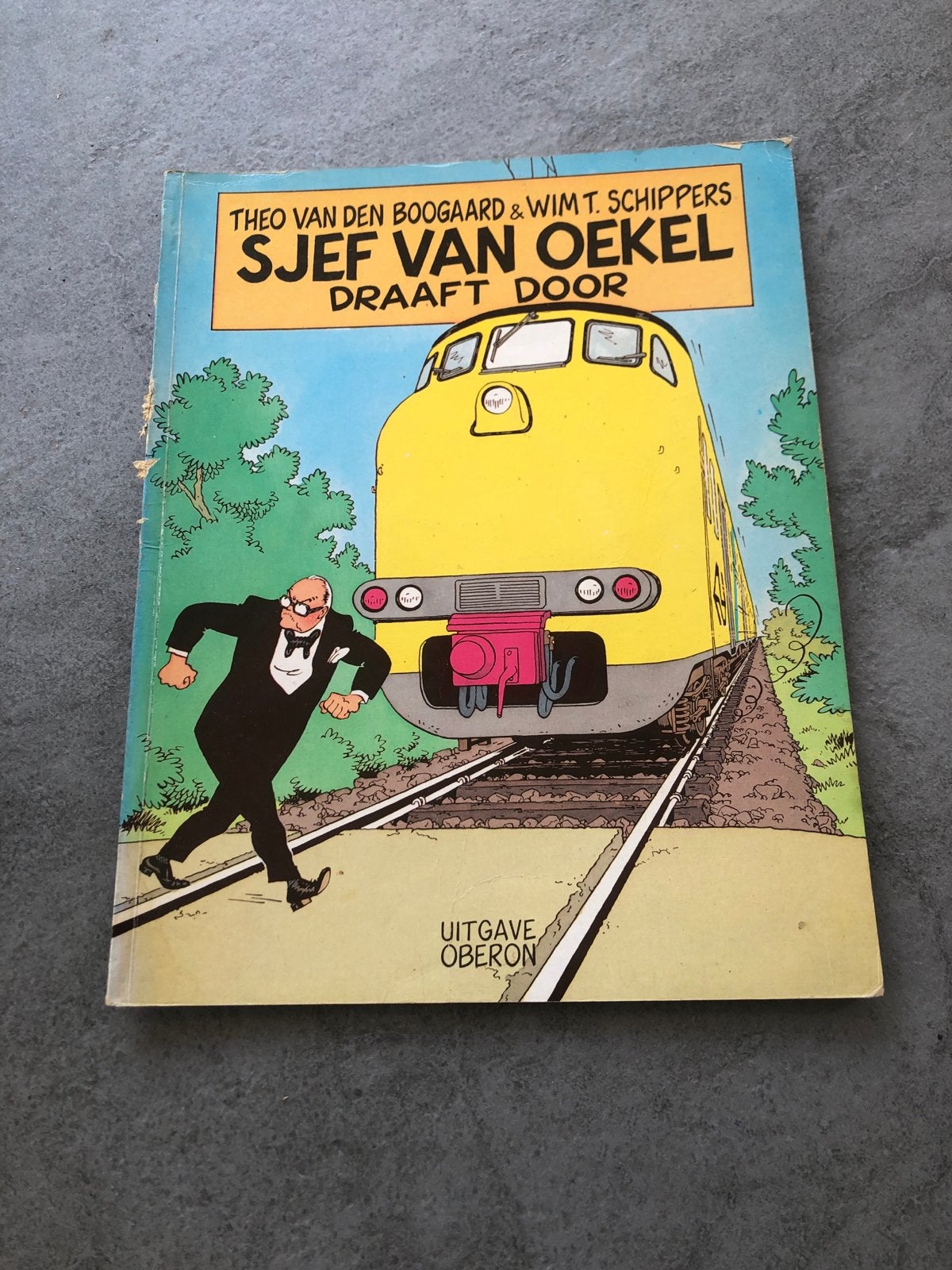 Sjef van Oekel Draaft Door - Theo van den Boogaard, Boeken, Stripboeken, Eén stripboek, Ophalen of Verzenden, Gelezen