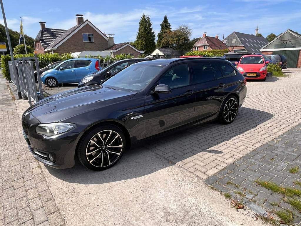 BMW 5-Serie 525d Sdrive 211pk Aut. 2015 Grijs, Auto's, Automaat, Achterwielaandrijving, 1995 cc, 4 cilinders