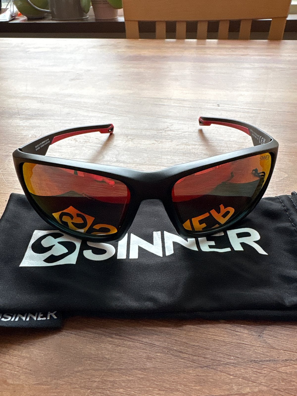 Nieuwe Sinner zonnebril - Ongebruikt, Overige merken, Zonnebril, Zwart, Nieuw
