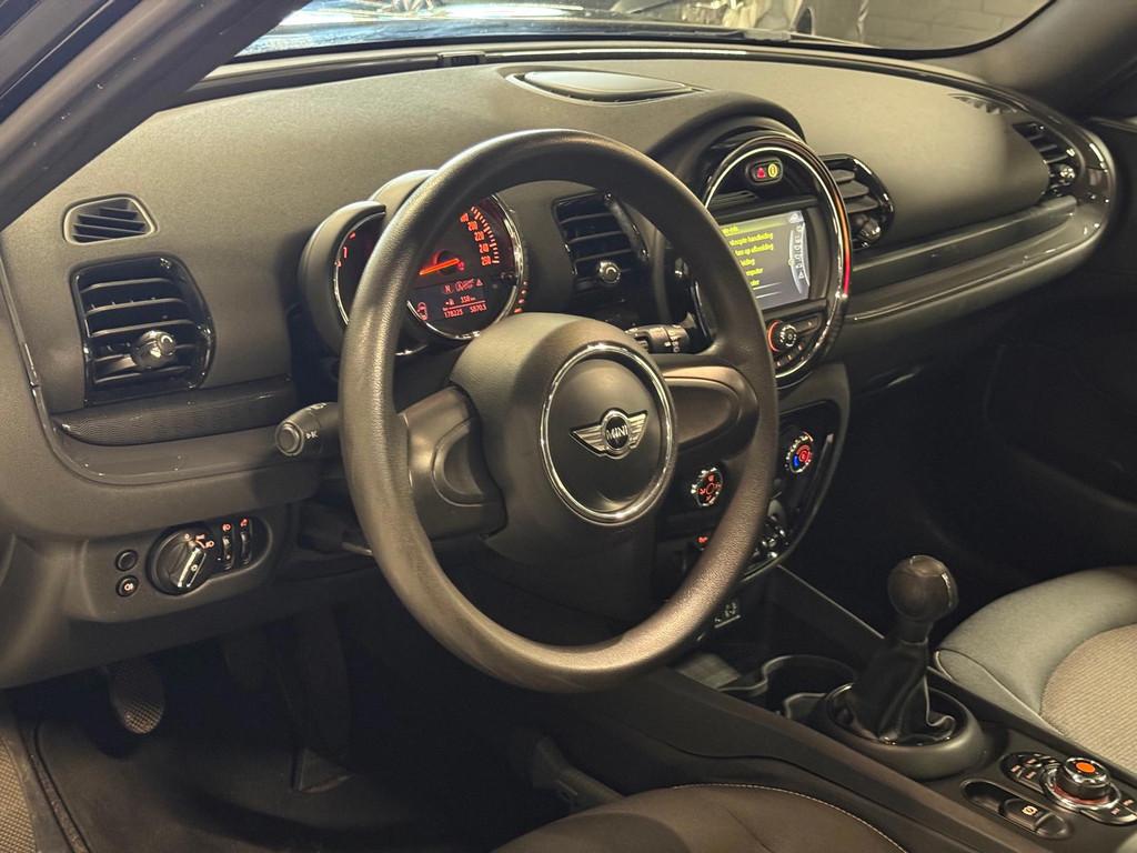 Mini Mini Clubman 1.5 2017|Navigatie|Panoramadak!, Voorwielaandrijving, Stof, Zwart, Handgeschakeld