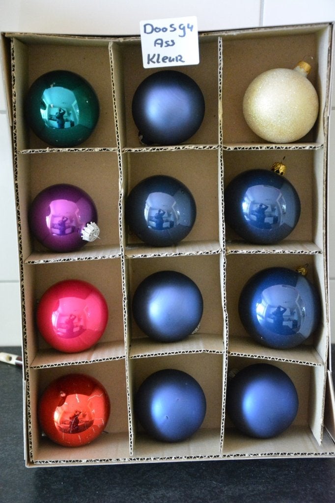 Kerstballen gekleurd Doos 94B, Diversen, Ophalen of Verzenden, Zo goed als nieuw