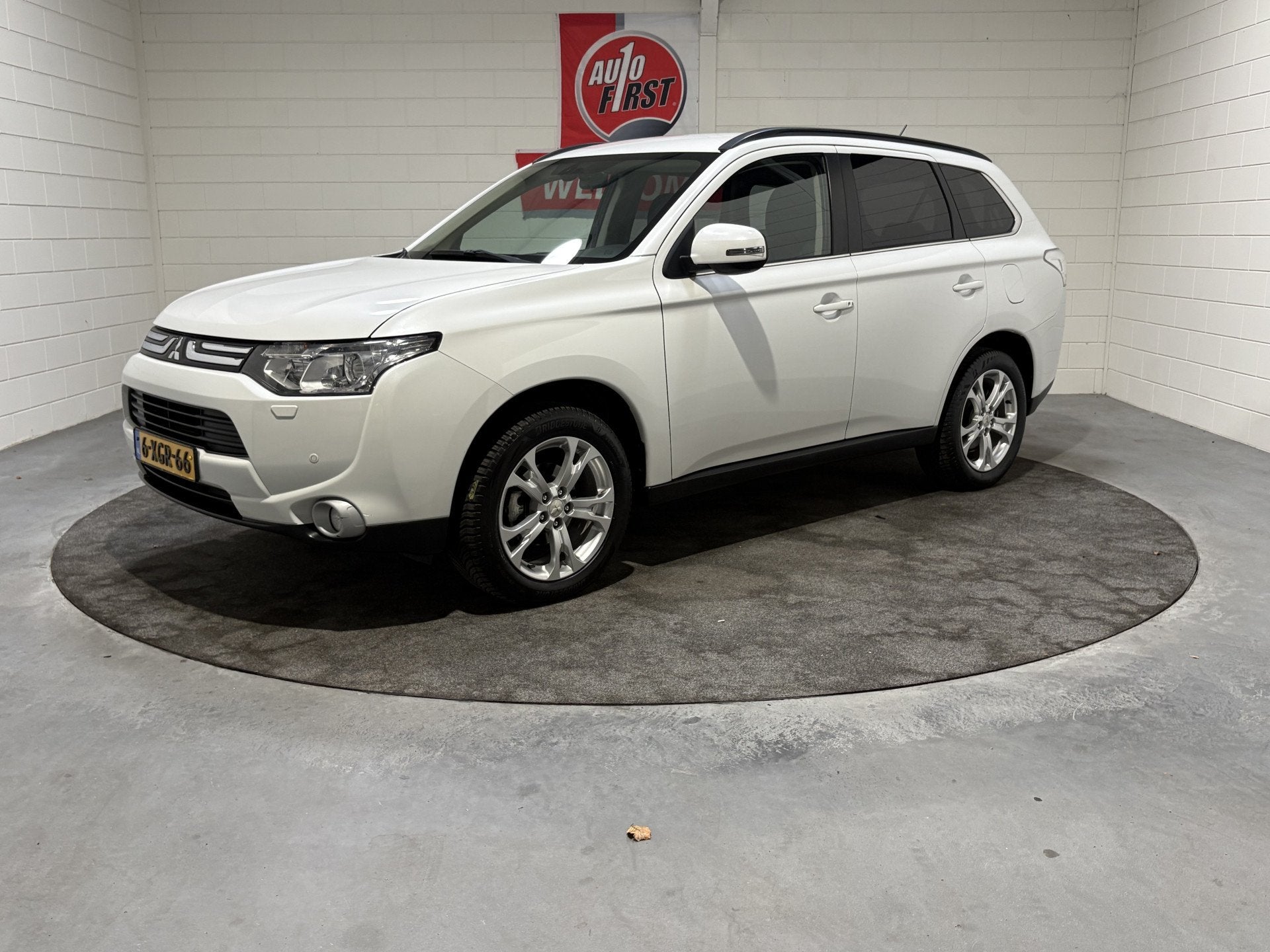 Mitsubishi Outlander 2.0 Intense+ Automaat, 7 persoons, Clim, Auto's, 4 cilinders, 150 pk, 7 stoelen, Wit