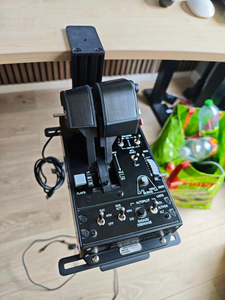 Hotas Warthog A10 + Bureau beugels, Computers en Software, Joysticks, Ophalen of Verzenden, Zo goed als nieuw, Thrustmaster/Logitech