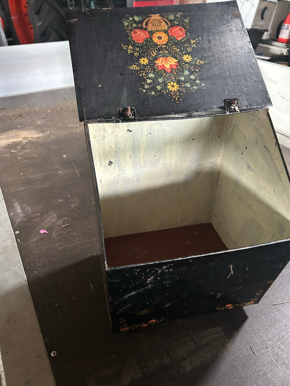 Antieke handgeschilderde kolenkit/opbergbox, Ophalen